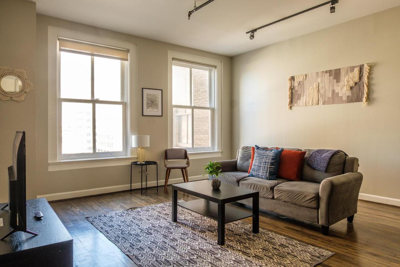 Frontdesk I The Rice Apts Downtown Houston Apartment Ruang foto